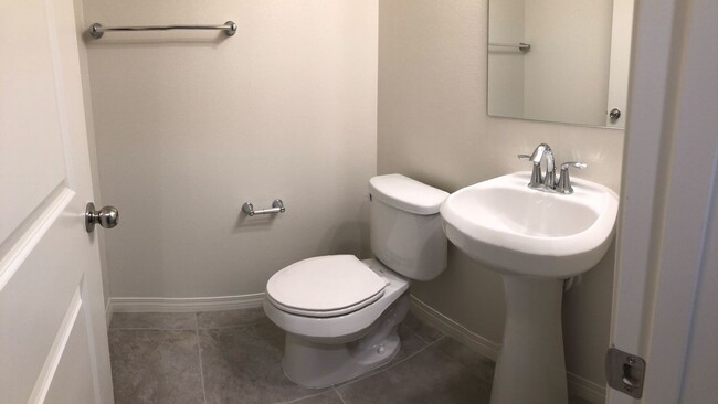 Building Photo - Newly Renovated 2 Bedroom Condo in Anaheim