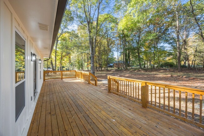 Building Photo - 8625 Cedarbrook Dr