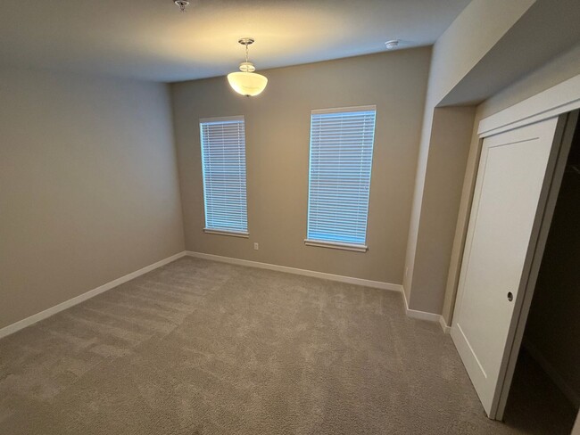 Building Photo - New Lynnwood Upscale Townhome For Rent!