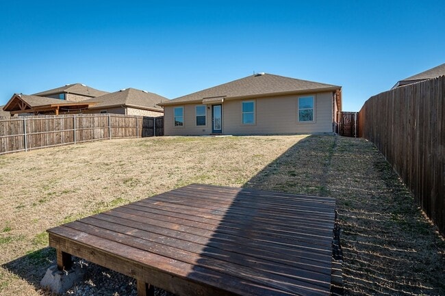 Building Photo - 811 Emerald Dr