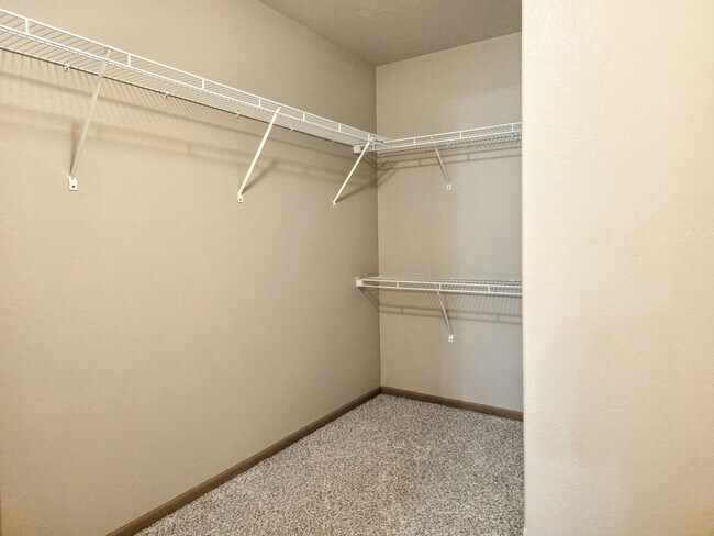 Building Photo - 606 Highland Ridge Dr