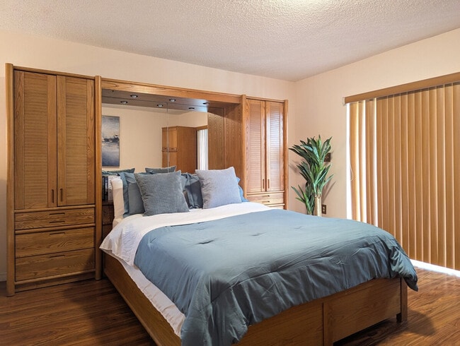 Building Photo - 2945 SW 18th St