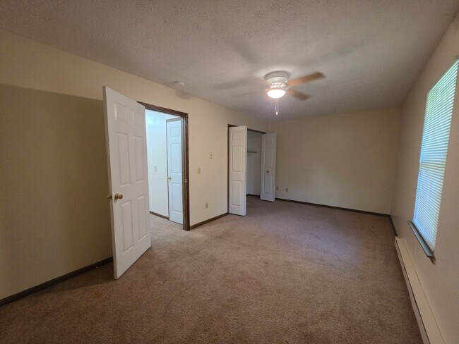 Building Photo - 1152 Lake St