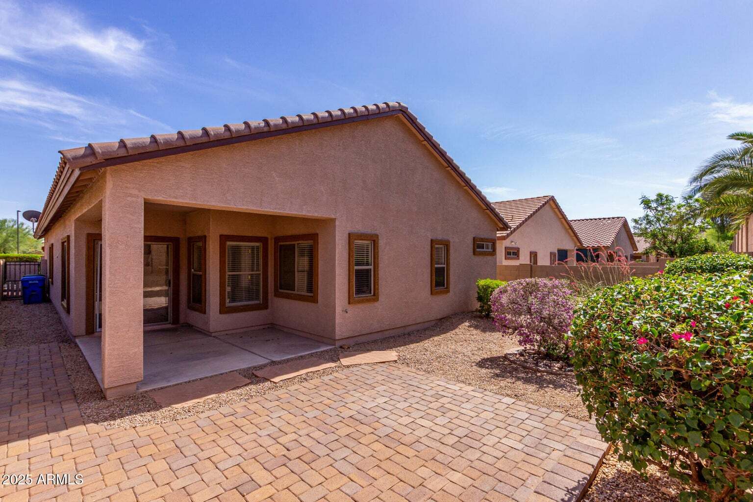 Building Photo - 2556 W Amber Sun Dr