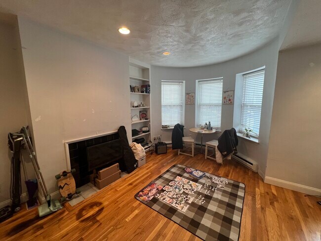 Building Photo - 57 Westland Ave