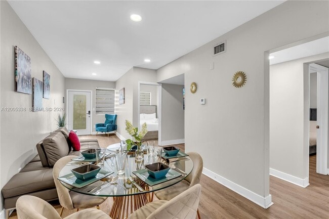 Building Photo - 10006 E Bay Harbor Dr