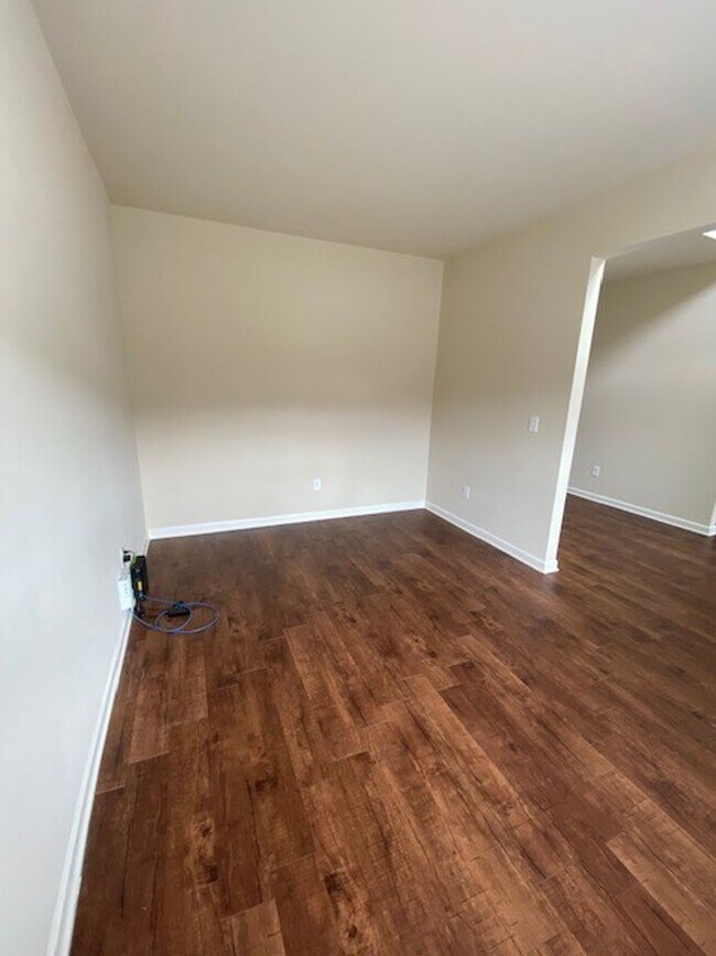 Building Photo - 4702 Southwind Rd