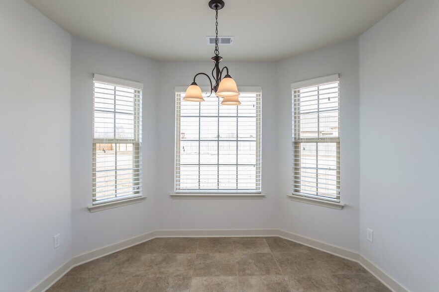 Building Photo - 3363 Hill Valley Ln