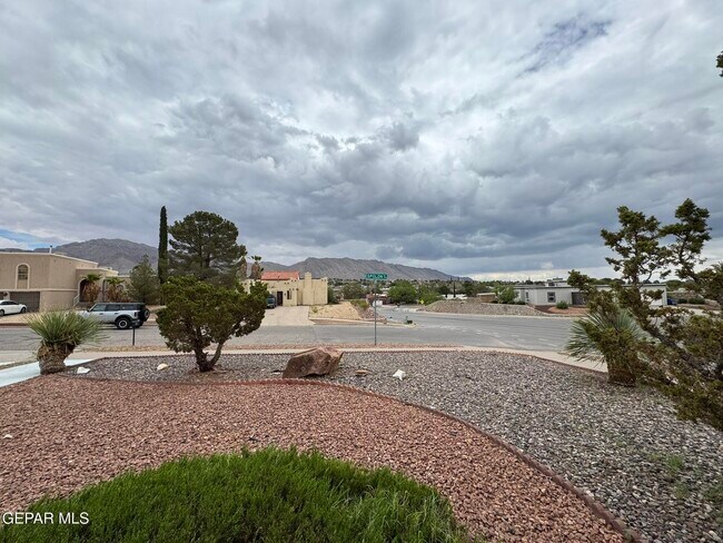 Building Photo - 701 Espolon Dr