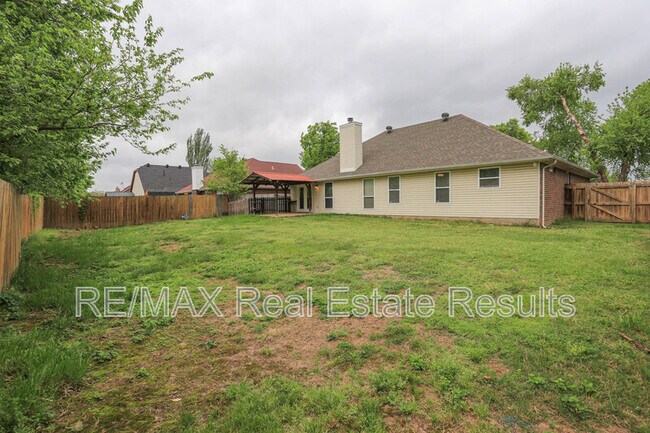 Building Photo - 3606 SE 8th St