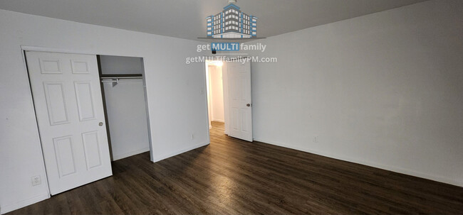 Building Photo - Move-in Ready Apartment!