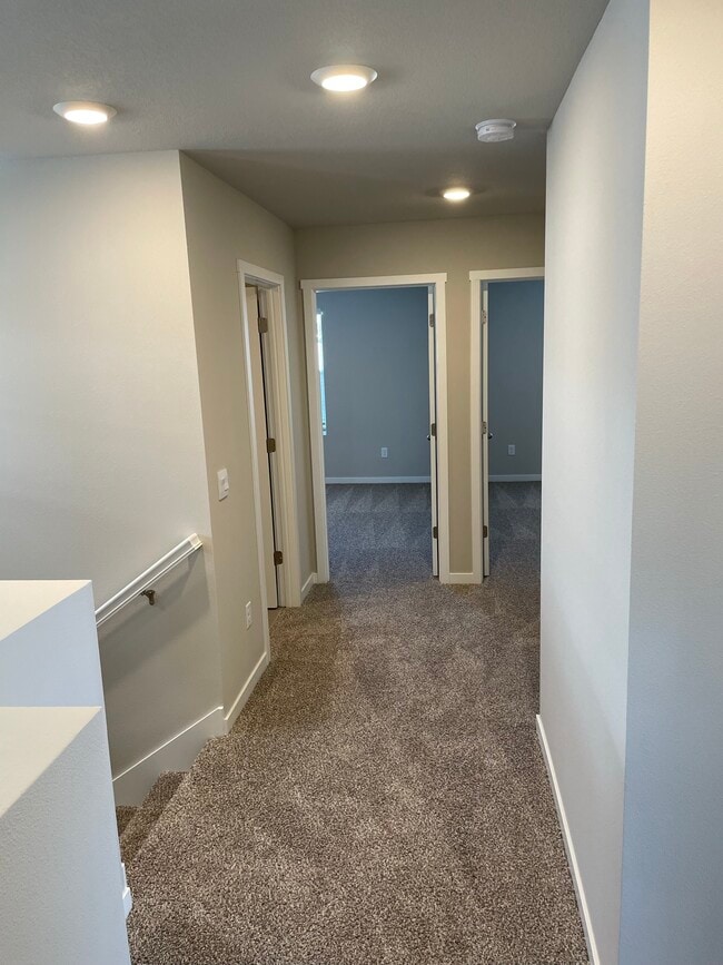 Building Photo - 2302 SW Plaza Pkwy