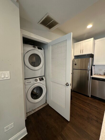 Building Photo - 2105-07 N Lawndale Ave