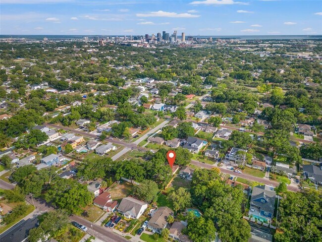 Building Photo - 1005 W Woodlawn Ave