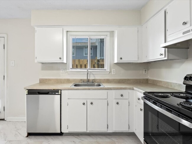 Building Photo - 8633 Madera Ct