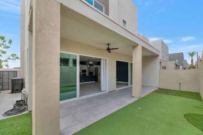 Building Photo - 6940 E Lyra Dr