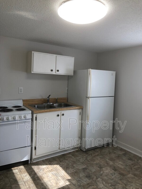 Building Photo - 301 E Lawson St