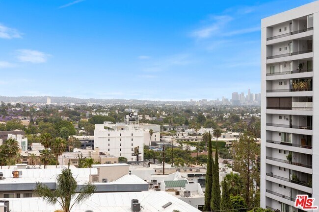 Building Photo - 1131 Alta Loma Rd