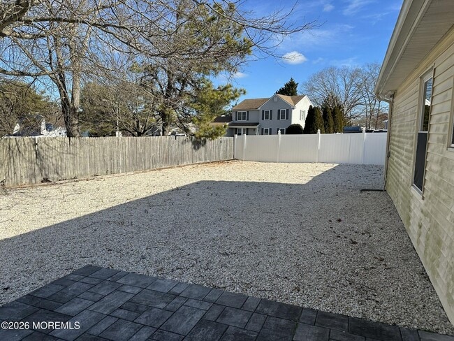 Building Photo - 185 Ravenwood Blvd