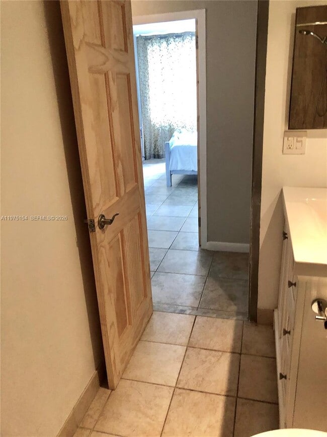 Building Photo - 1408 Brickell Bay Dr