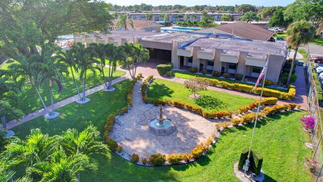 Building Photo - 702 Lori Dr