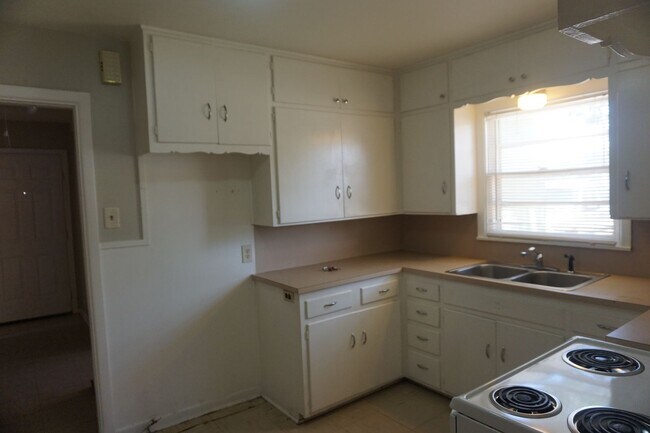 Building Photo - 3019 46th- Central Lubbock