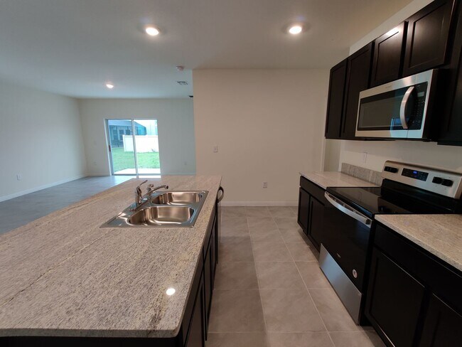 Building Photo - 32614 Canyonlands Dr