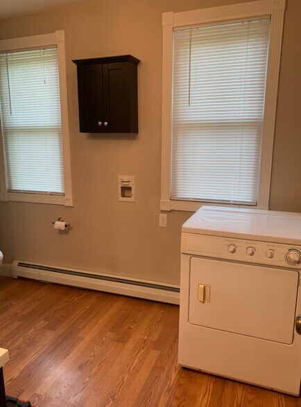 Washer/Dryer hookup - 1744 Farmington Ave