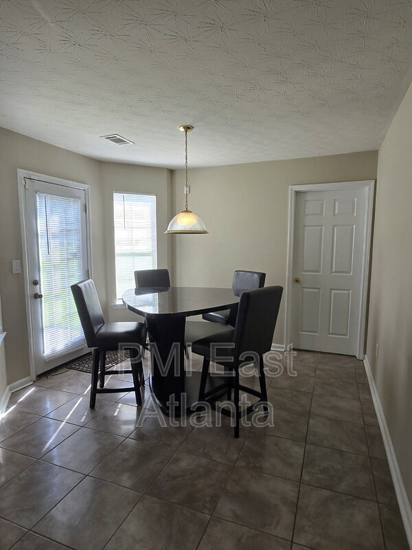 Building Photo - 70 Desota Dr