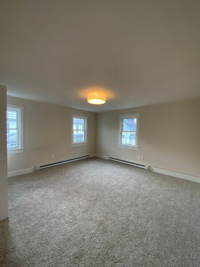 Building Photo - 146 N Cedar St