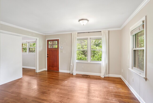 Building Photo - 932 Winburn Dr