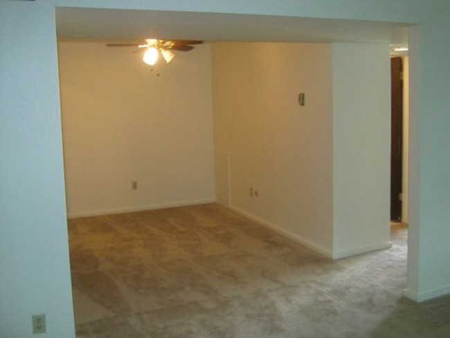 Dining Area - River Valley Manor Apartments