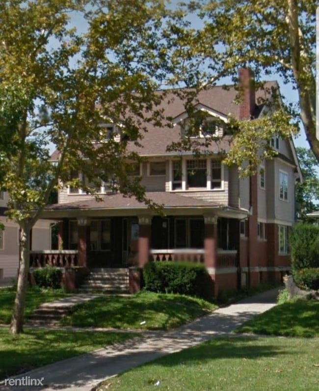 Primary Photo - 5 br, 2 bath Townhome - 2026 W.Blvd St