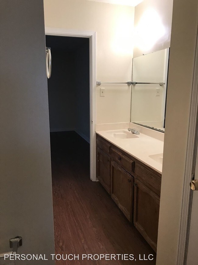 Building Photo - 3023 Toulon Dr