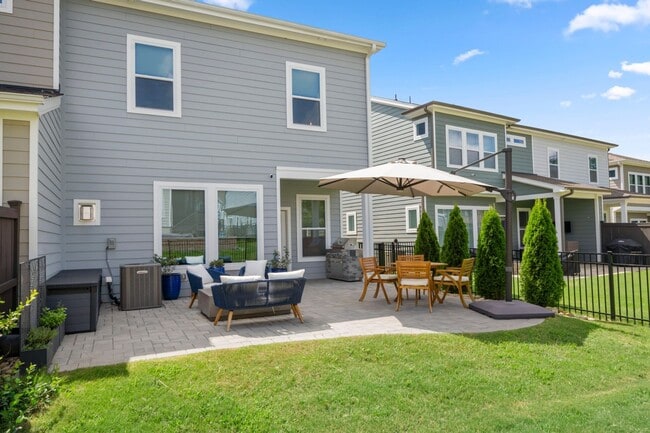 Building Photo - 2506 Lola Ave