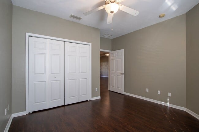 Building Photo - Luxury Living in The Villas of West End – ...