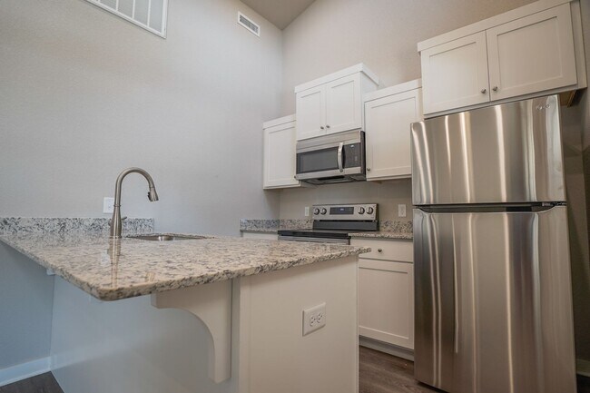 Building Photo - 668 N Honey Locust Bnd
