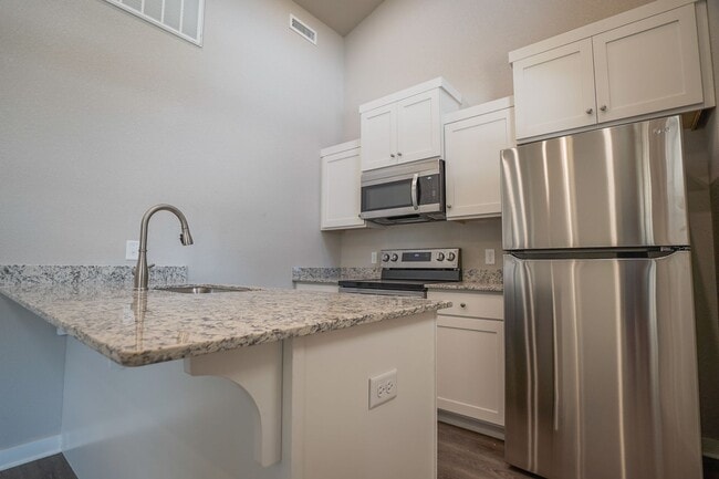 Building Photo - 774 N Honey Locust Bnd