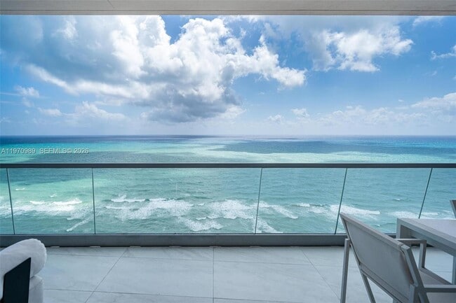 Building Photo - 18501 Collins Ave