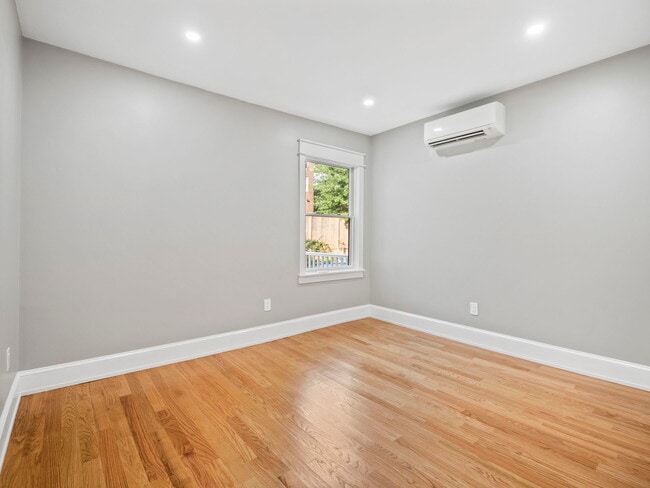 Building Photo - 10 Van Norden St