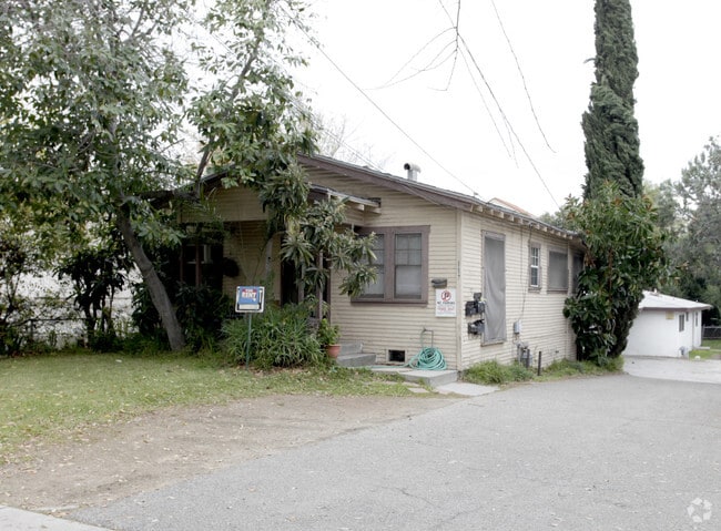 Building Photo - 117 W Norwood Pl