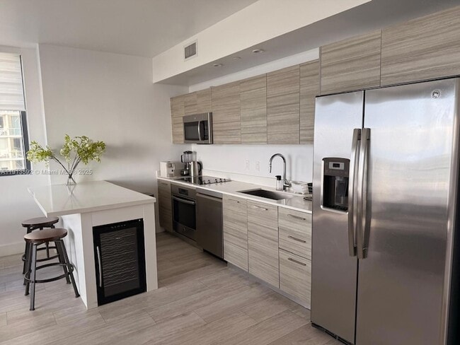 Building Photo - 121 NE 34th St