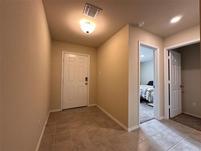 Building Photo - 216 Midas Ln