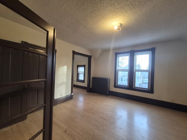 Building Photo - 763 Tuscarora Ave W