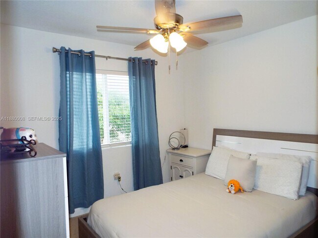 Building Photo - 2363 SE 11th St