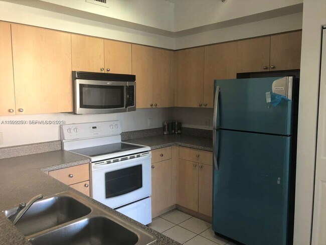 Building Photo - 8010 N Nob Hill Rd