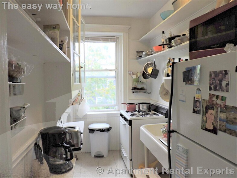 Building Photo - 74 Kirkland St