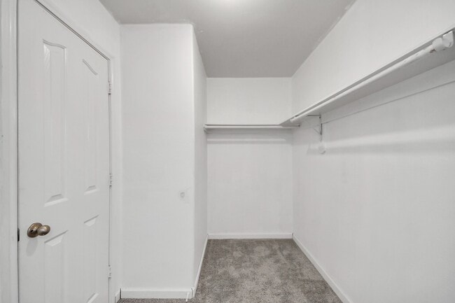 Building Photo - 3827 Dogwood Tr