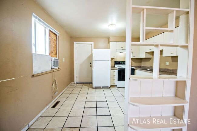 Primary Photo - Spacious 3 Bedroom 1 Bath Duplex Available...