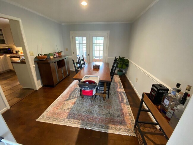 Building Photo - A little slice of paradise within minutes to downtown Greenviille